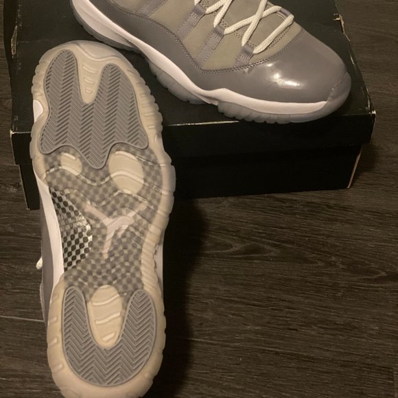 Grey & White Retro Low Air Jordans Men Size 13 US - Picture 4 of 7